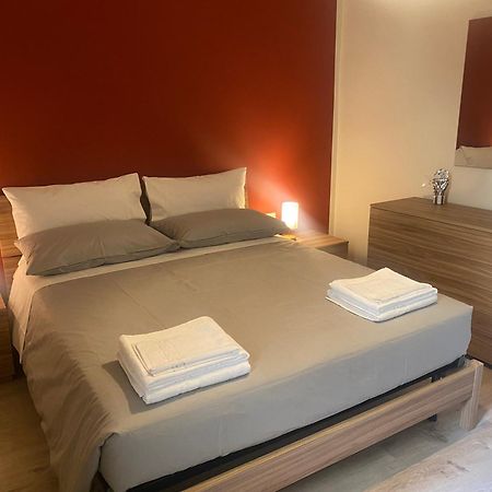 Appartamento Anna - Comfort E Stile In Centro Storico Imola Exteriör bild